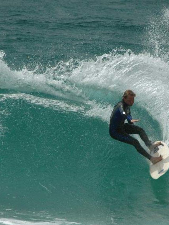 A Complete Guide To The Best Surfing Spots in The UK