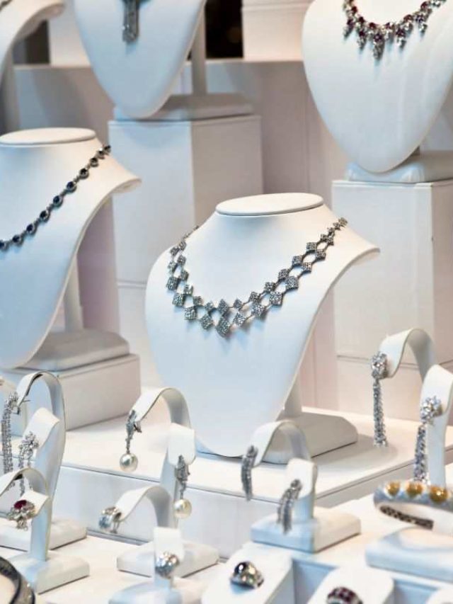 10 Best Jewelry Stores In London To Gift Your Fiance a Ring