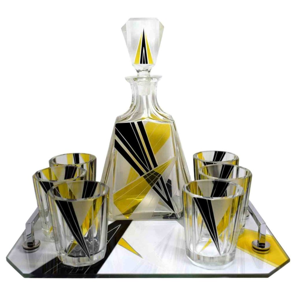 Decanter set with tray