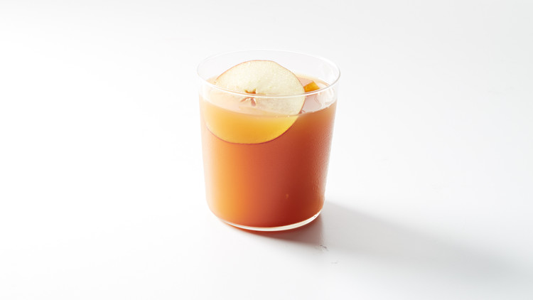 Apple cider bourbon cocktail: